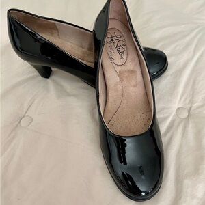 Life Stride Black Patent Dress Shoes